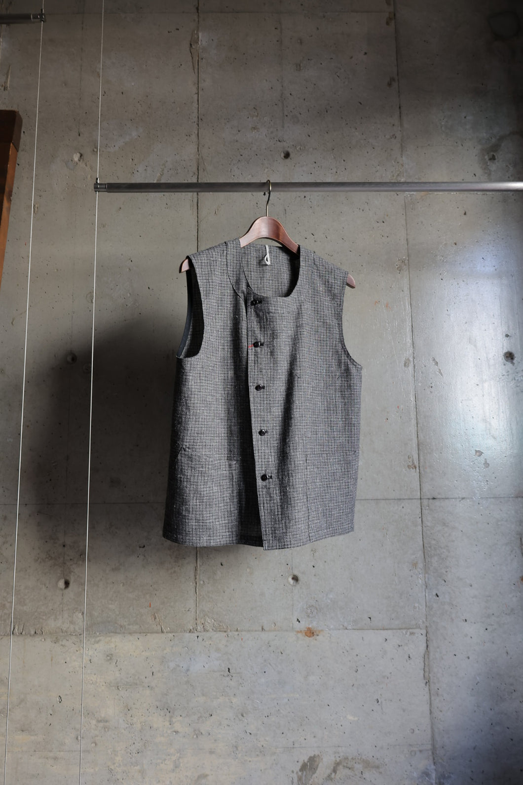 ASYMMETRY VEST