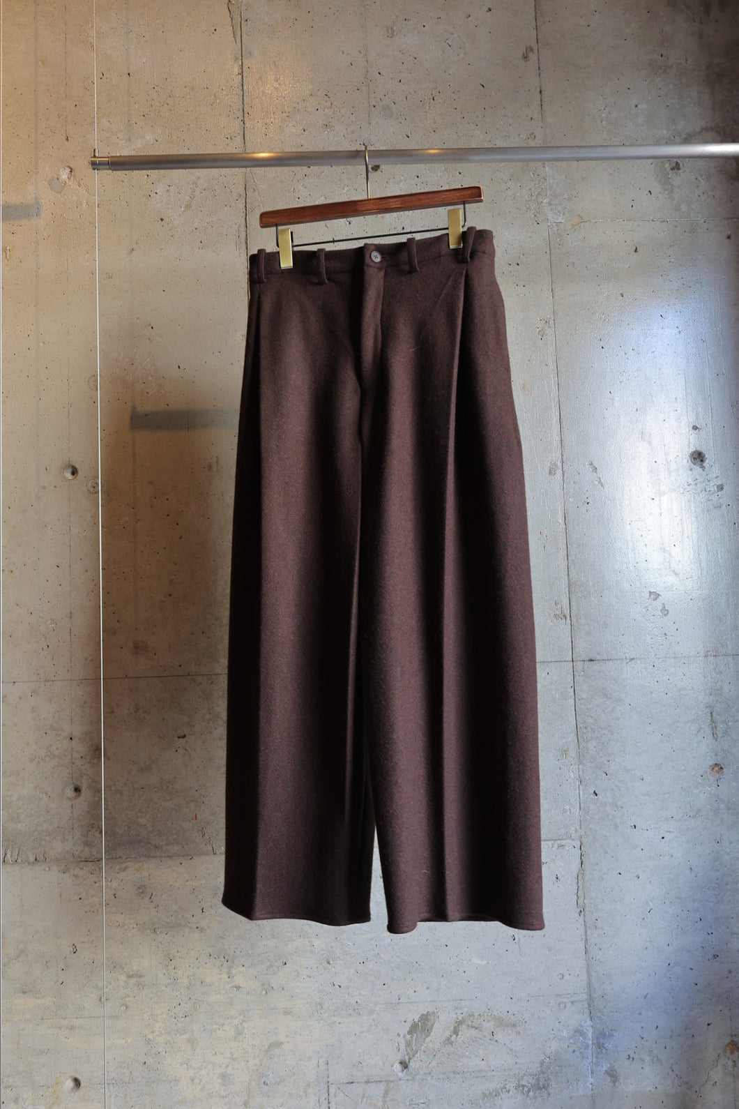 Draping crotch box pleats trousers